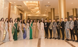 20 tiếp viên hàng không diện trang phục của Đức Vincie