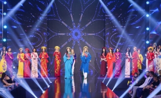 38 người đẹp Miss Charm 2023 diện áo dài Việt mở màn đêm bán kết
