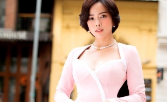 Á hậu Bella Mai hoá quý cô thành thị thanh lịch, quyến rũ xuống phố