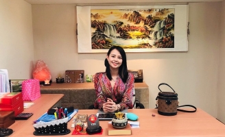 Á hậu - CEO Hoàng Thảo tri ân Trưởng Ban tổ chức cuộc thi “Hoa hậu Tài Sắc Thế Giới” 