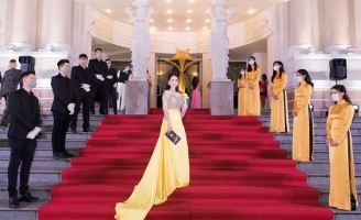 Á hậu Doanh nhân  Trang Thiên Kim lộng lẫy  trên thảm đỏ Ngôi sao xanh 2020