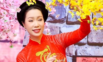 Á hậu Trịnh Kim Chi khoe nhan sắc tươi trẻ trong bộ ảnh áo dài xuân