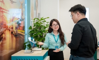 ABBank đổi mới cách phục vụ khách hàng tại quầy