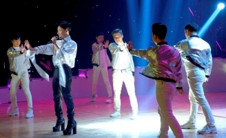 Adam Lâm nhảy cực sung tại Đánh Thức Đam Mê dù mới trải qua phẫu thuật