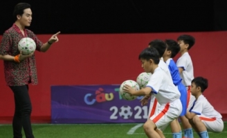 Ali Hoàng Dương “lặng lẽ” nhìn cầu thủ nhí mạnh nhất của đội ra về?