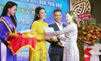 Amy Lê Anh xúc động nhận chức Trưởng ban Văn hóa Tạp chí Biển 