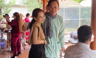  Ánh Linh phụ ba nuôi Hoài Linh chăm lo ngày giỗ tổ sân khấu chỉn chu, ấm cúng