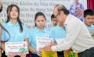 Ánh Sen 2024: Những Tấm Lòng Nhân Ái Thắp Sáng Tương Lai