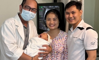 Bác sĩ CK1 Lê Thiện Kim Hào tiết lộ mỗi buổi có thể thực hiện liên tục 4 - 5 ca phẫu thuật