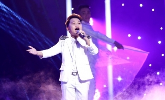 “Bản sao nhí” Nguyễn Phi Hùng thường xuyên đi hát hội chợ, đám tiệc, đám ma