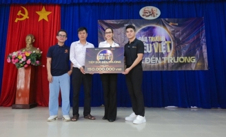 Bảo Hoàng và Hoàng My dùng giải thưởng thắng được trao 150 học bổng cho học sinh nghèo