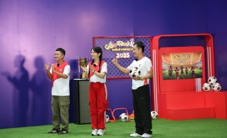 Bảo mẫu Lê Bống “tiếp lửa”, khích lệ tinh thần cho top 15 Cầu thủ nhí 2025