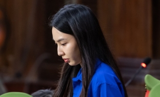 Bị cáo Nguyễn Thúc Thùy Tiên khai các bước đi đều hỏi 