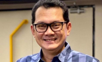 Bị nghi 'đá xéo' Sơn Tùng M-TP, NSƯT Hữu Châu lên tiếng làm rõ