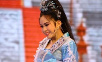 Bình Tinh làm đạo diễn “Hoàng Châu Cách Cách” sau thành công rực rỡ của “San Hà Xã Tắc”