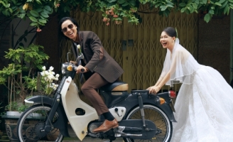 Bộ ảnh ngọt ngào kỷ niệm 20 năm ngày cưới của nghệ sĩ Việt Hương và Hoài Phương