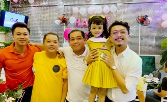 ‘Bố đơn thân’ Hồ Việt Trung làm sinh nhật giản dị cho con 