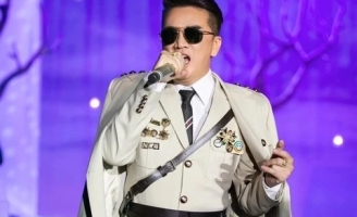 Bộ Văn hóa vào cuộc vụ Đàm Vĩnh Hưng cài huy hiệu 'lạ' khi diễn