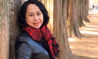 BTV nổi tiếng đài HTV  Cẩm Liên qua đời vì bạo bệnh khiến các sao Việt xót xa