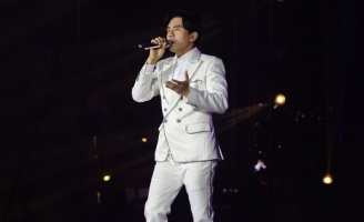 Ca sĩ Đan Trường tái hiện loạt hit đình đám trong ngày Quốc khánh