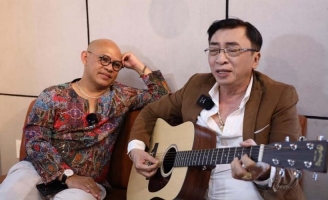 Ca sĩ Đình Văn ngẫu hứng ca “như nuốt đĩa” tại hậu trường Dấu Ấn Huyền Thoại