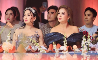 Ca sĩ Hà Phương về Việt Nam tham dự Fashion Show của Chung Thanh Phong