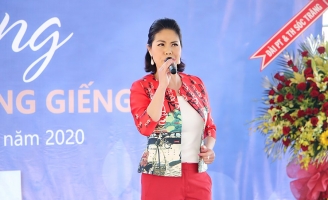 Ca sĩ Hồ Lệ Thu tranh thủ về nước ủng hộ MC Quyền Linh xây dựng Khu văn hóa