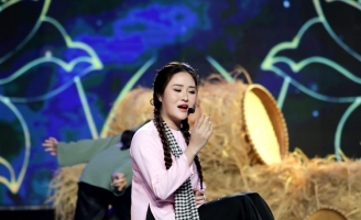 Ca sĩ Lê Thu Uyên suýt nhập viện khi tập luyện động tác nhào lộn  