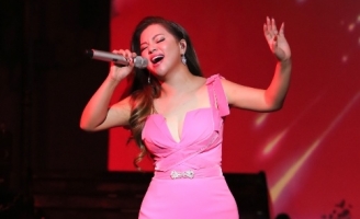 Ca sĩ Minh Tuyết hát đến hơn 1 giờ sáng trong minishow 