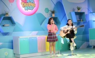 “Ca sĩ nhí triệu view” Bào Ngư và “cô bé đa tài” Hà Mi không chỉ gây ấn tượng tại Cả Nhà Thương Nhau