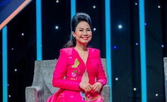 Ca sĩ Thùy Trang tiết lộ từng khóc nức nở vì xấu hổ khi được khán giả tặng hoa và tiền