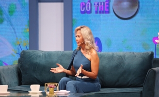 Ca sĩ Thúy Uyên tiết lộ áp lực sau khi kết hôn với chồng Tây kém 13 tuổi