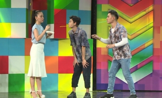 Ca sĩ Tim bị thả vào chiếc lồng kính chứa đầy côn trùng và rắn