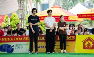 Ca sĩ Tuấn Cry xúc động trước người mẹ bệnh nặng vẫn gắng gượng nuôi hai con nhỏ sau khi chồng mất