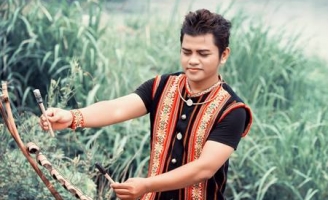 Ca sĩ Y Jang Tuyn phải can thiệp ECMO sau khi mắc Covid-19