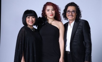 Cẩm Vân – Khắc Triệu cùng con gái Cece Trương xuất hiện trong Dấu Ấn Huyền Thoại