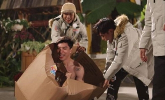 Cảnh HIEUTHUHAI lột đồ không chỉ đơn giản là trò vui