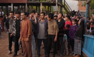 Cảnh hỗn chiến “đốt tiền” của Lý Hải trong Lật Mặt: 48H   