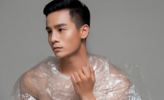 Cao Xuân Tài tung 'ảnh nóng' kêu gọi mọi người hạn chế sử dụng túi nilon