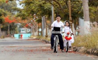 Cặp mẫu nhí Lê Gia Huy- Thiên Nga siêu đáng yêu trong bộ ảnh “Tuổi học trò”