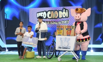 “Cậu bé 1 chân” có tài sút bóng thần sầu khiến Trấn Thành, Hari Won nể phục