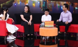 Cậu bé đáng yêu 8 tuổi muốn bỏ heo giúp mẹ chạy xe ôm trả nợ