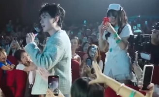 Câu Chuyện Cuộc Sống: Khi trẻ “đu” sự kiện người nổi tiếng