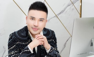 CEO Kevin Nguyễn về nước thăm mẹ sau chuỗi ngày bận rộn