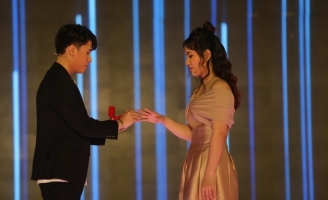 Chân Ái mùa 2: Chàng kỹ sư cầu đường cầu hôn nàng chủ tiệm nail ngay trên sóng truyền hình