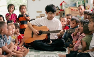 Chàng ca sĩ 9x và hành trình “Gieo mãi những nụ cười” chạm trái tim khán giả