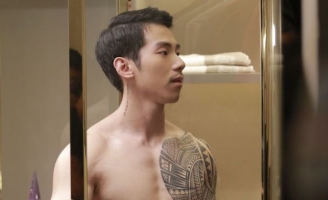 Chàng trai đến tỏ tình Hương Giang khoe 6 múi, bất ngờ đóng phim 16+