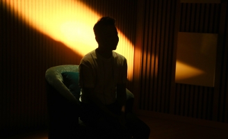 Chàng trai đồng tính ám ảnh suốt 8 năm vì người yêu ngoại tình với bạn thân  