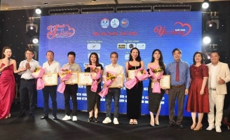 CLB DN Khánh Hoà - Sài Gòn tri ân các NTT đồng hành cùng CRV 2023