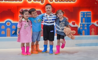 Cô bé lai Việt - Mỹ tạo sức hút mới cho “Biệt đội cao lớn”